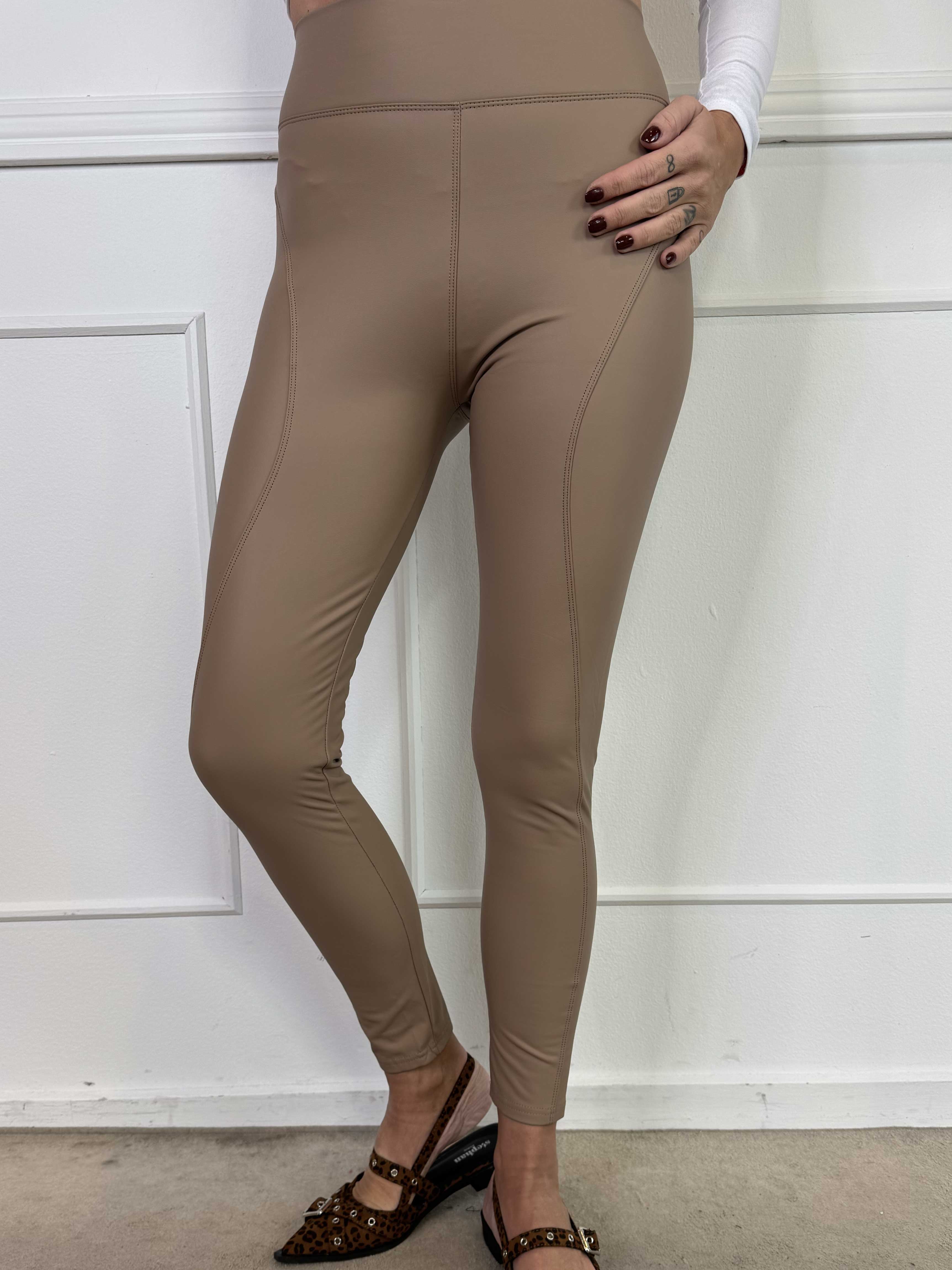 Azura - Leggings i läderlook med sömmar längs benet